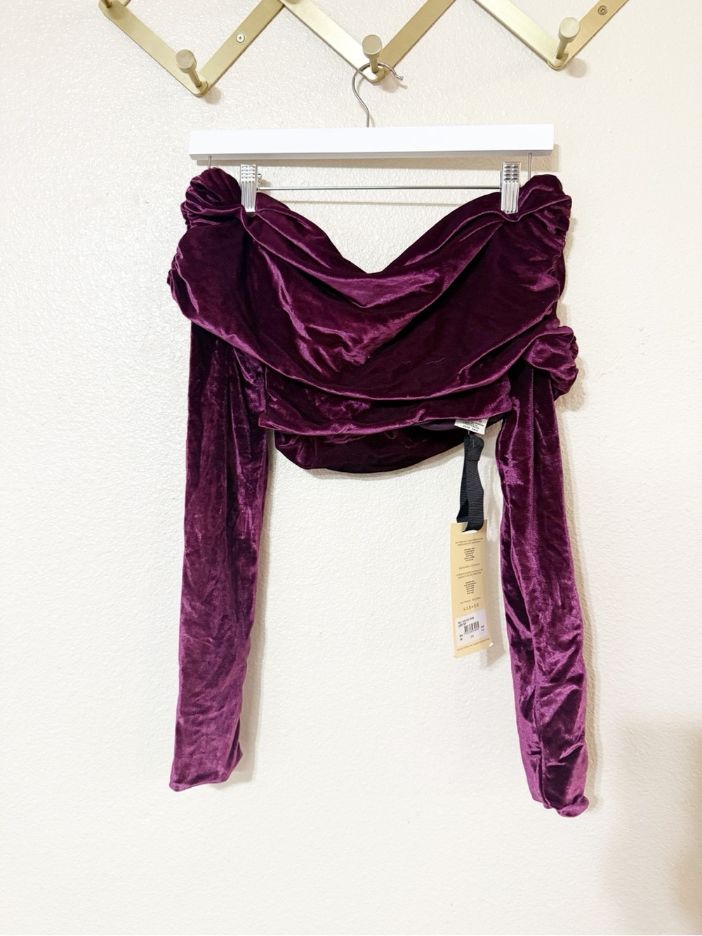 Maygel Coronel Lido Off The Shoulder Velvet Crop Top in Plum Purple One Size - Picture 5 of 8